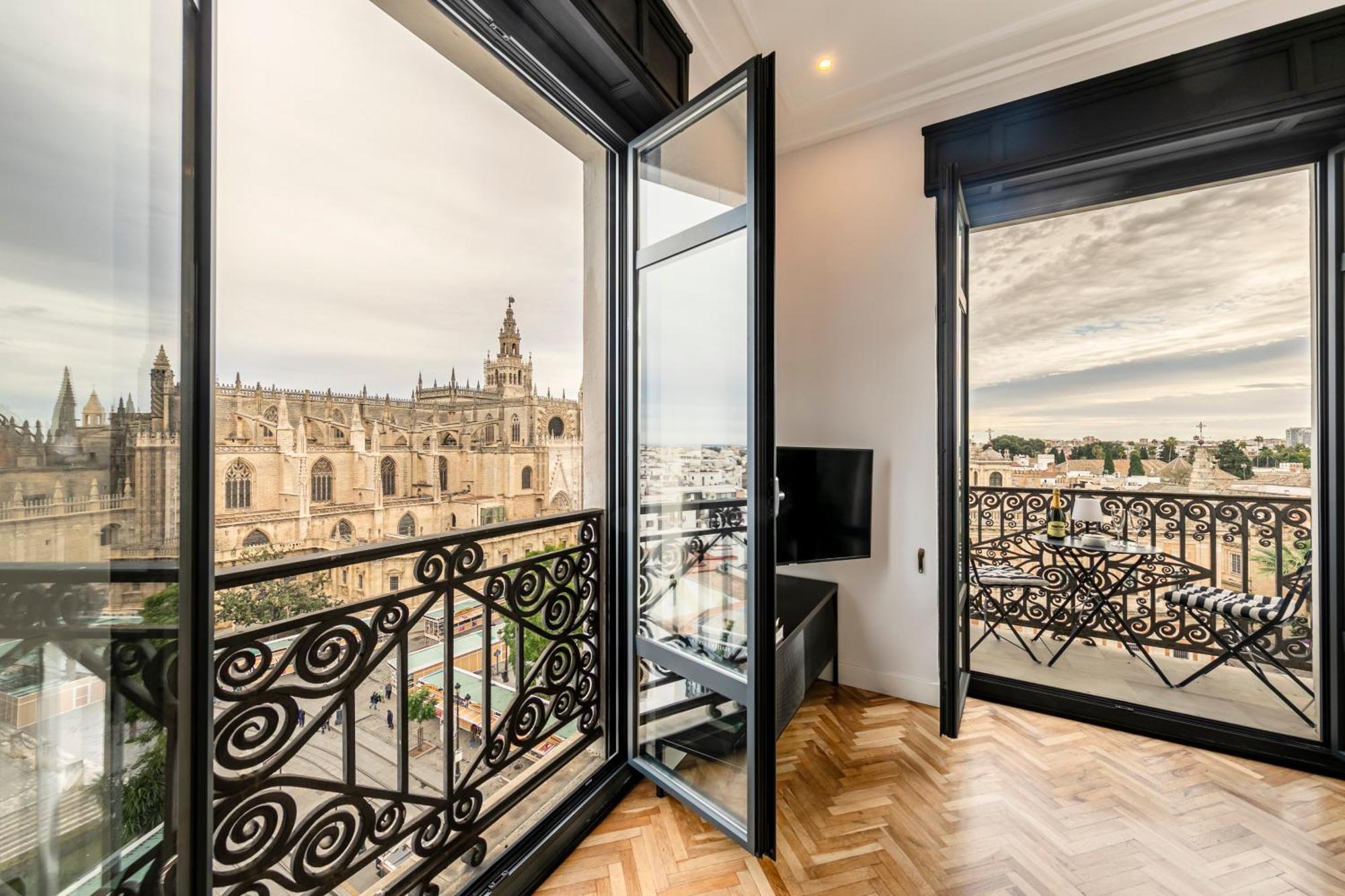 Isg Apartments The Most Exclusive Apartment In Sevillaparking Luaran gambar