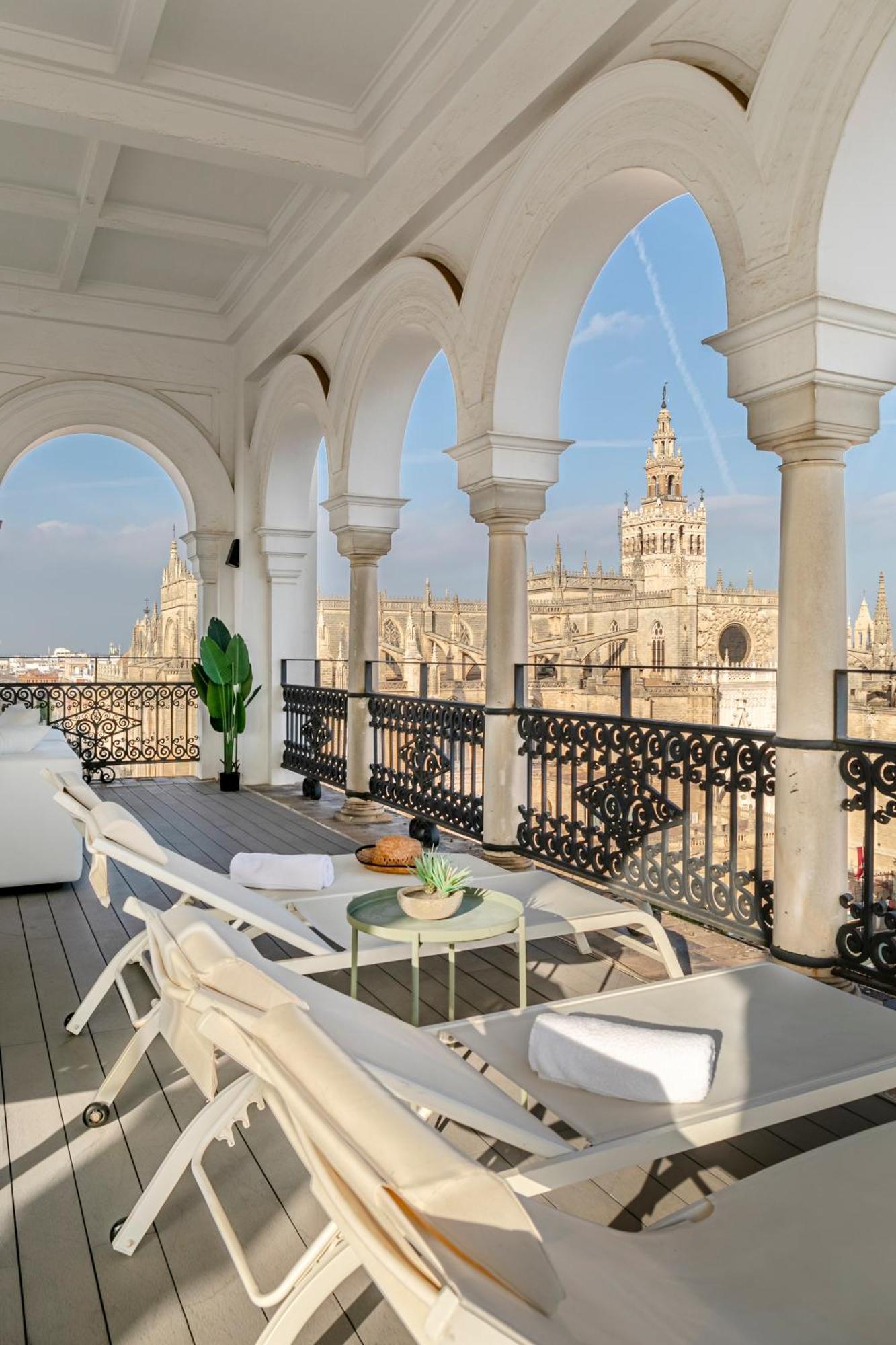 Isg Apartments The Most Exclusive Apartment In Sevillaparking Luaran gambar