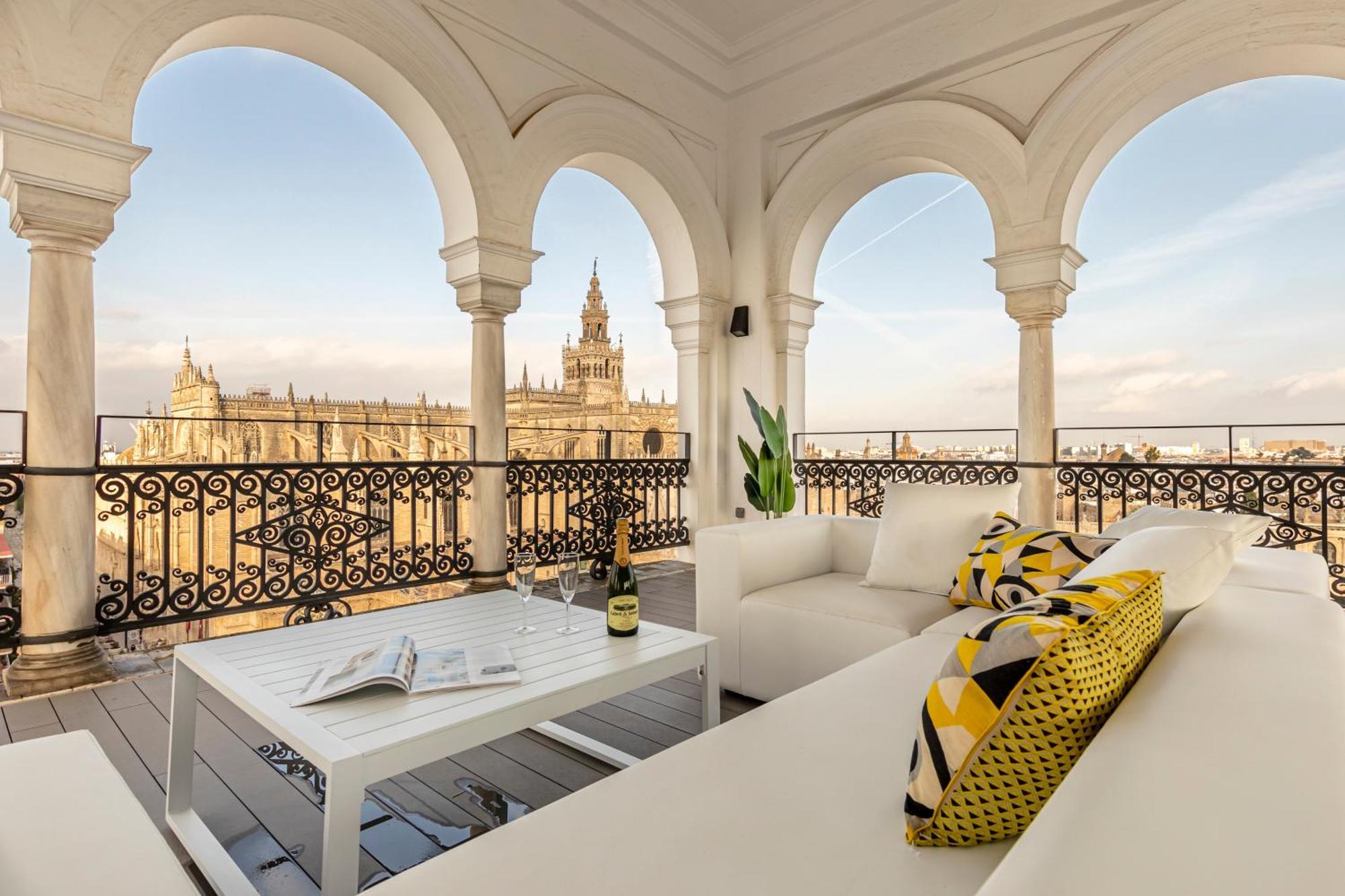 Isg Apartments The Most Exclusive Apartment In Sevillaparking Luaran gambar