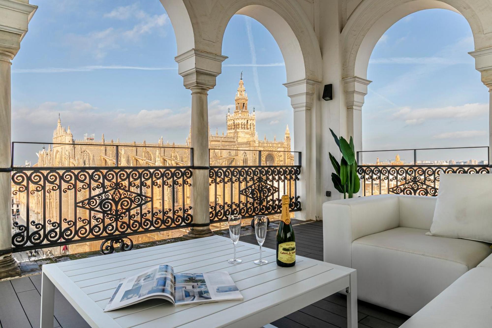Isg Apartments The Most Exclusive Apartment In Sevillaparking Luaran gambar