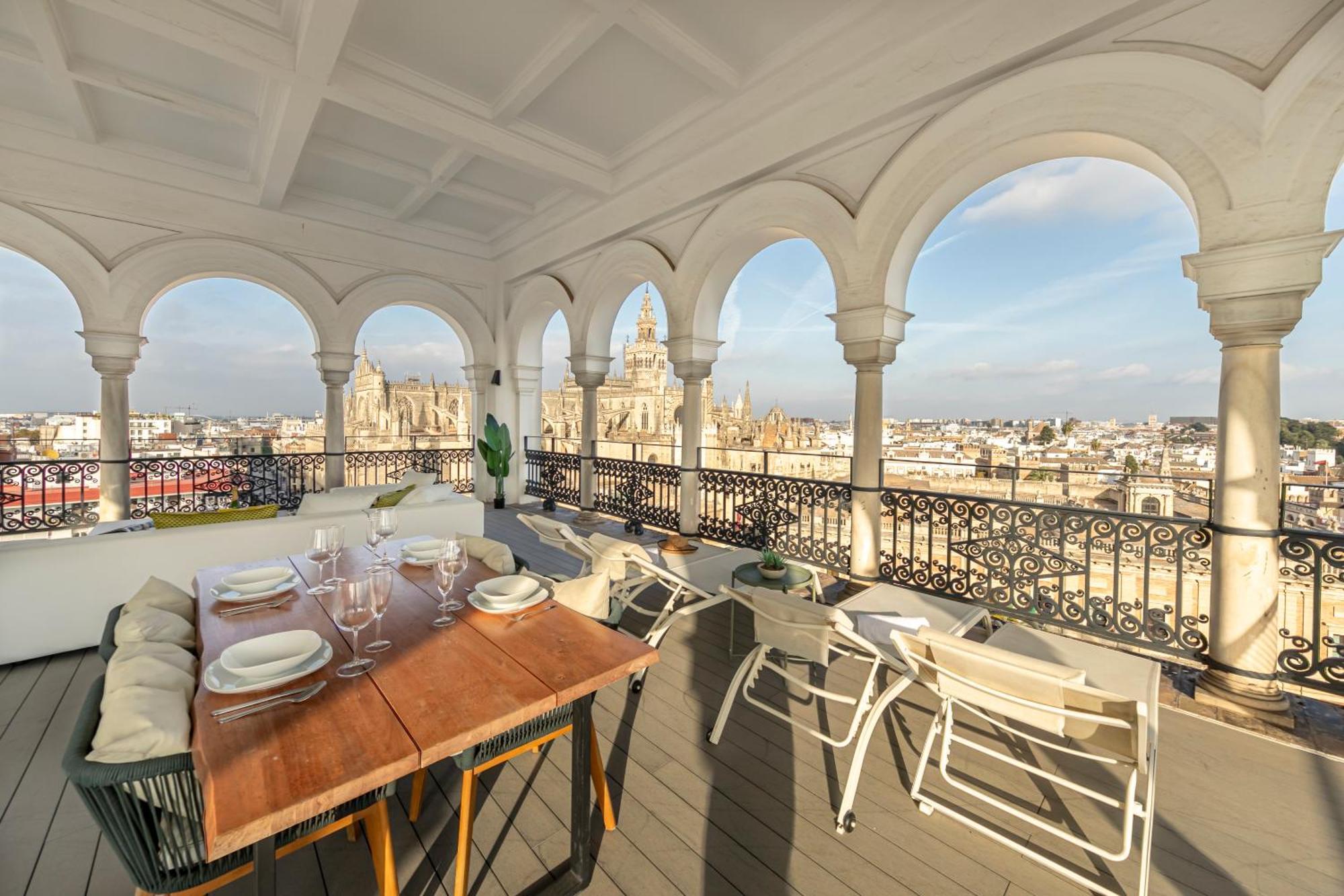 Isg Apartments The Most Exclusive Apartment In Sevillaparking Luaran gambar